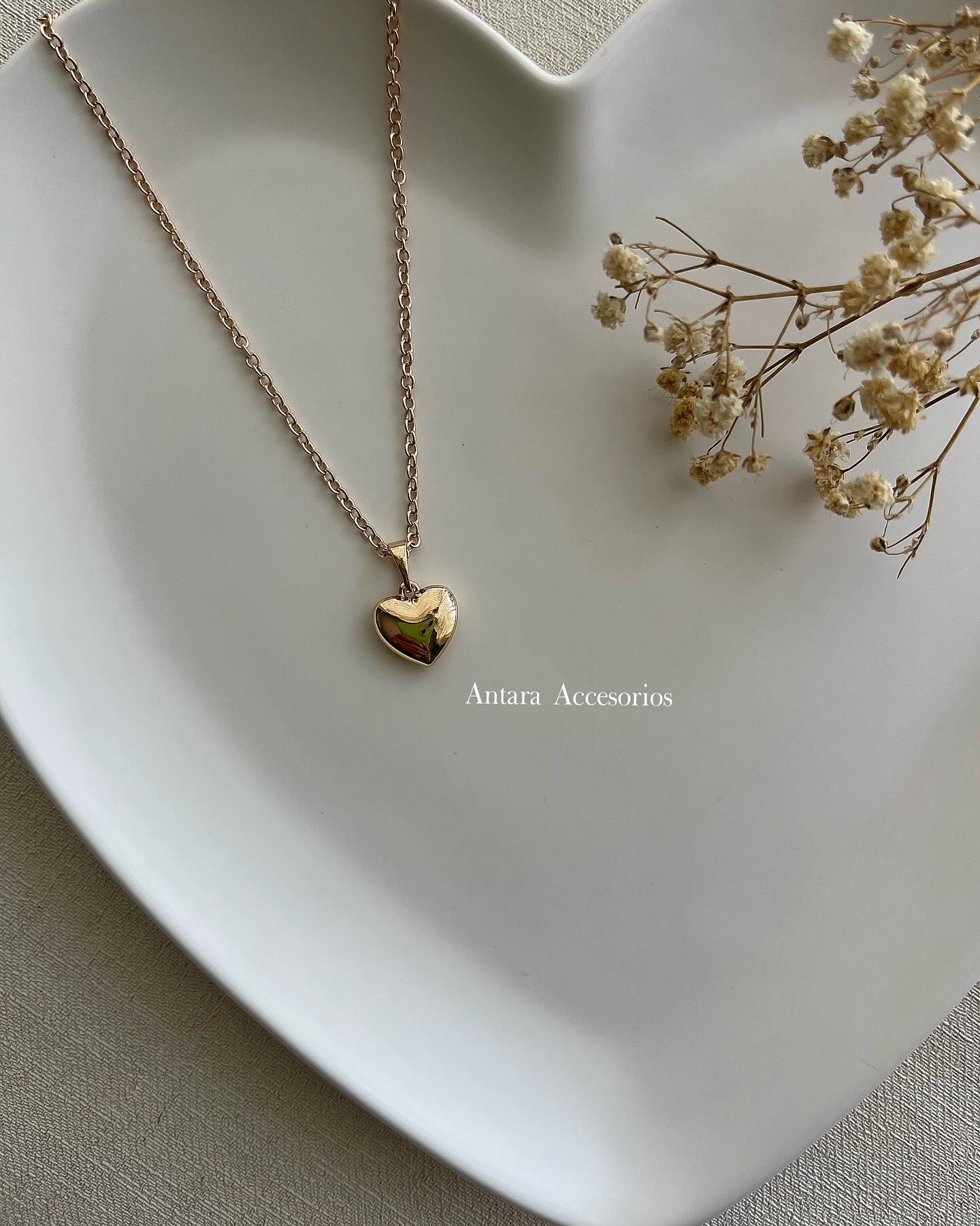 Collar corazón bombita